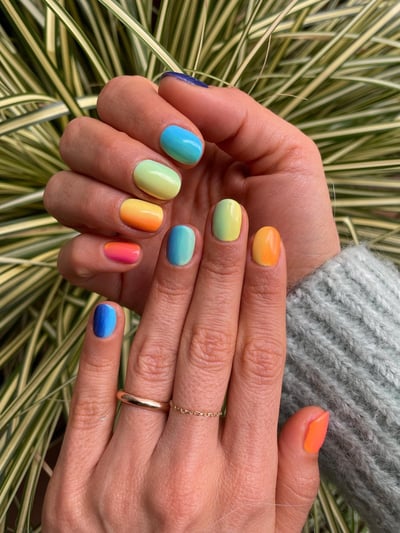 unghie sfumate rainbow